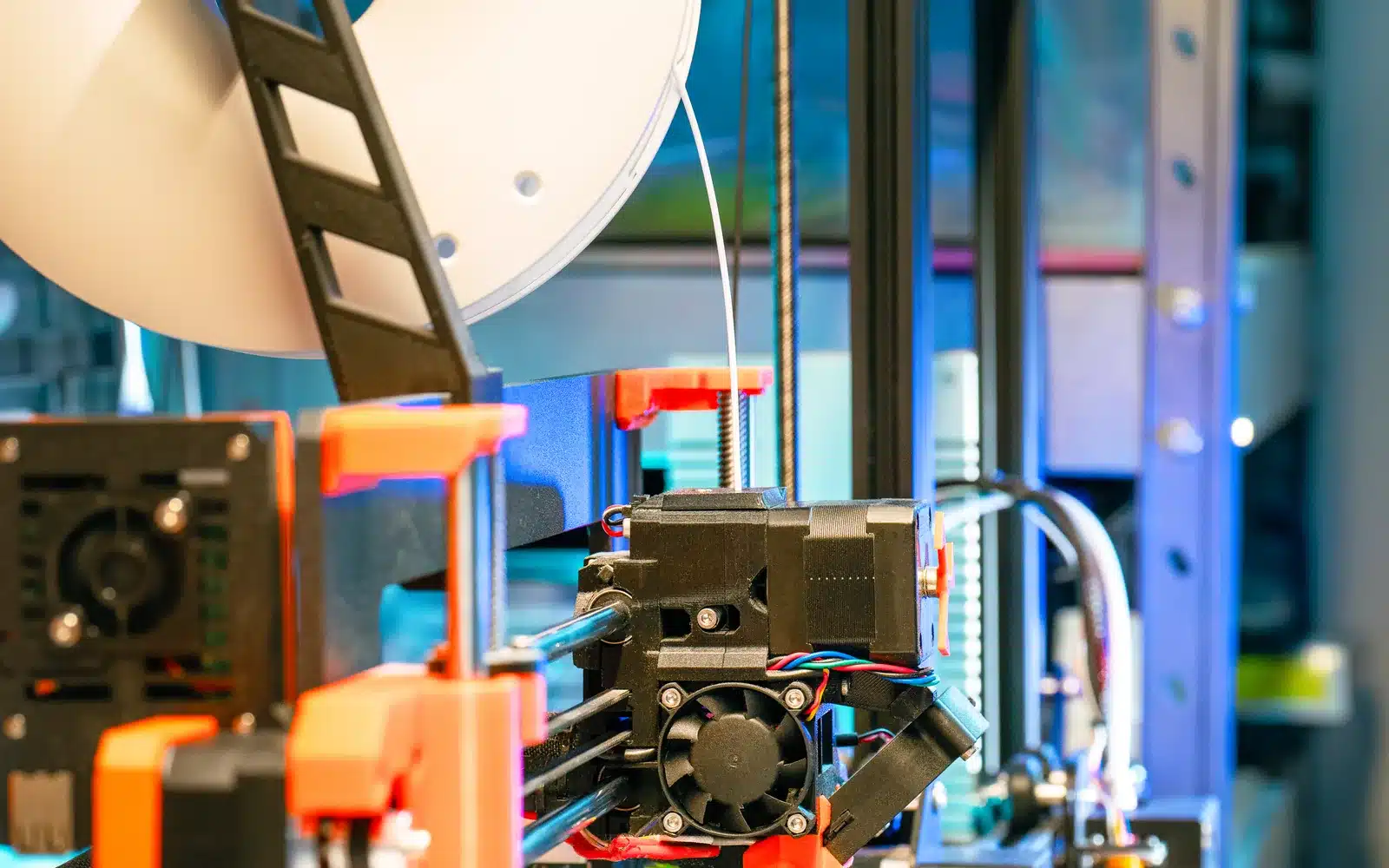 Home workshop equipped with multiple desktop 3D printers