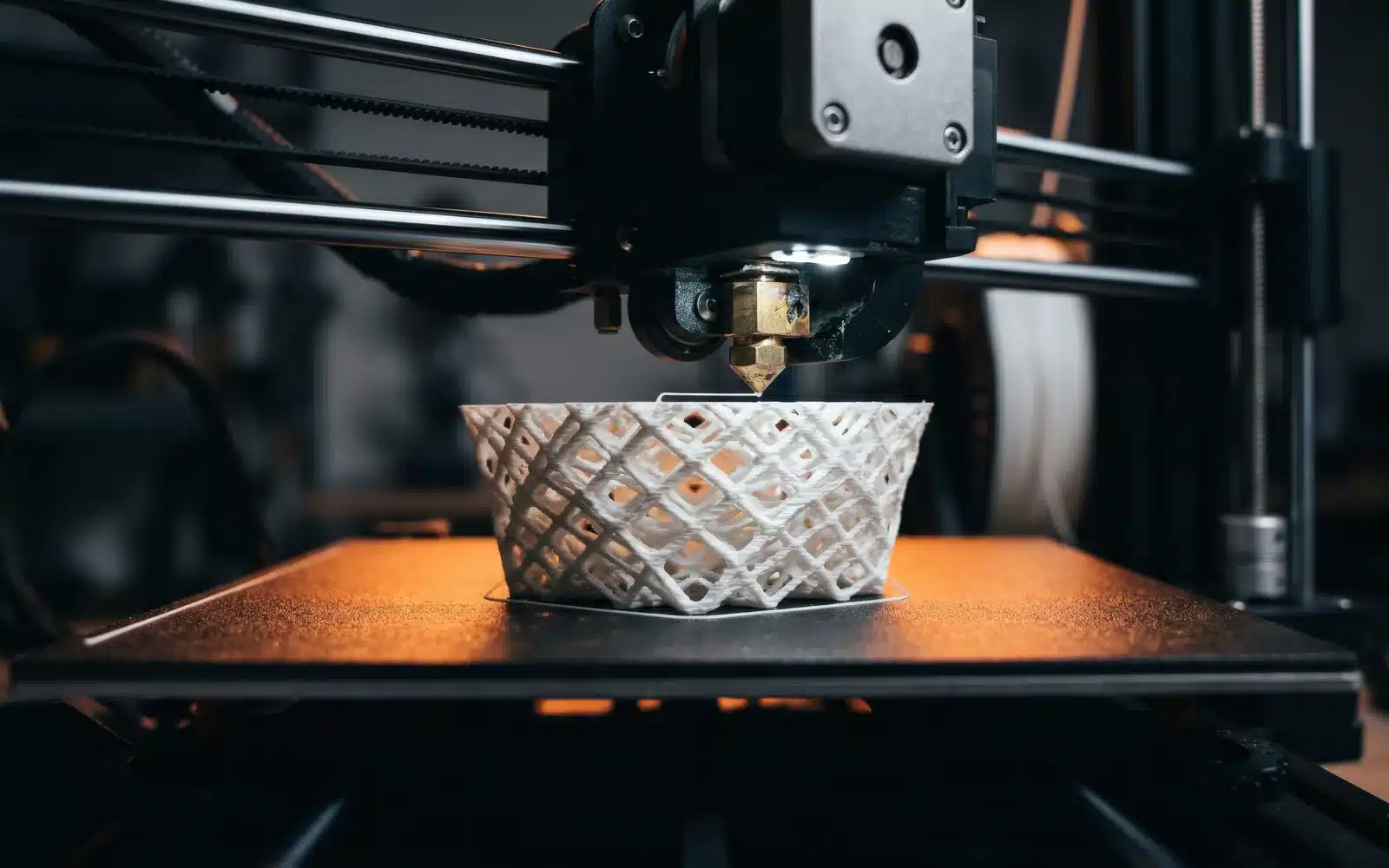 3D printer building a complex geometric lattice object